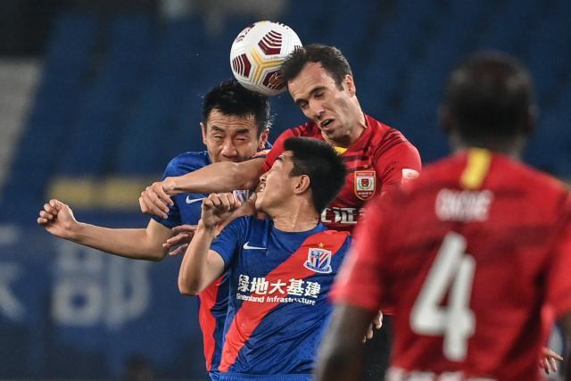 开云体育下载-5轮不败!亚泰比肩海港鲁能 仅丢1球成中超第1铁壁
